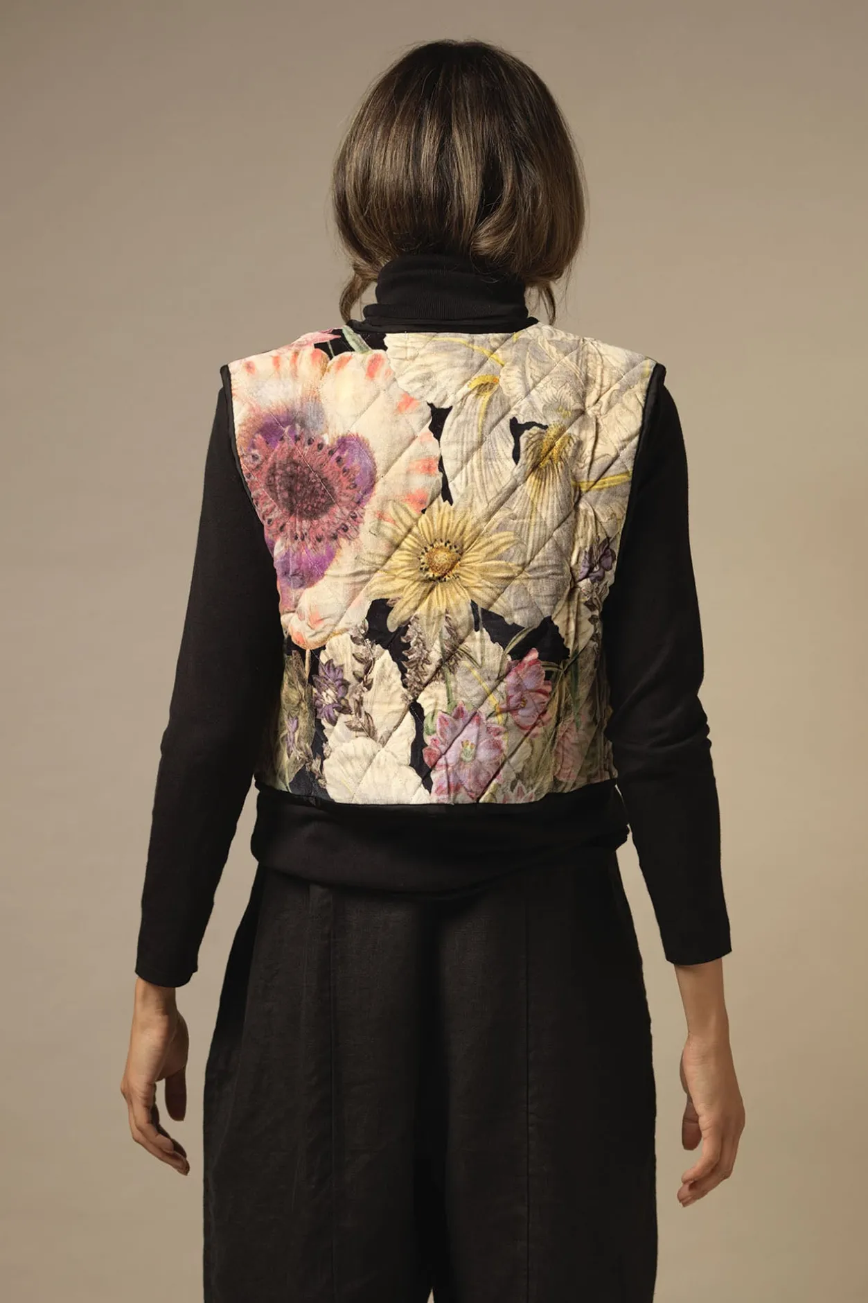 Women One Hundred Stars Daisy Black Gilet