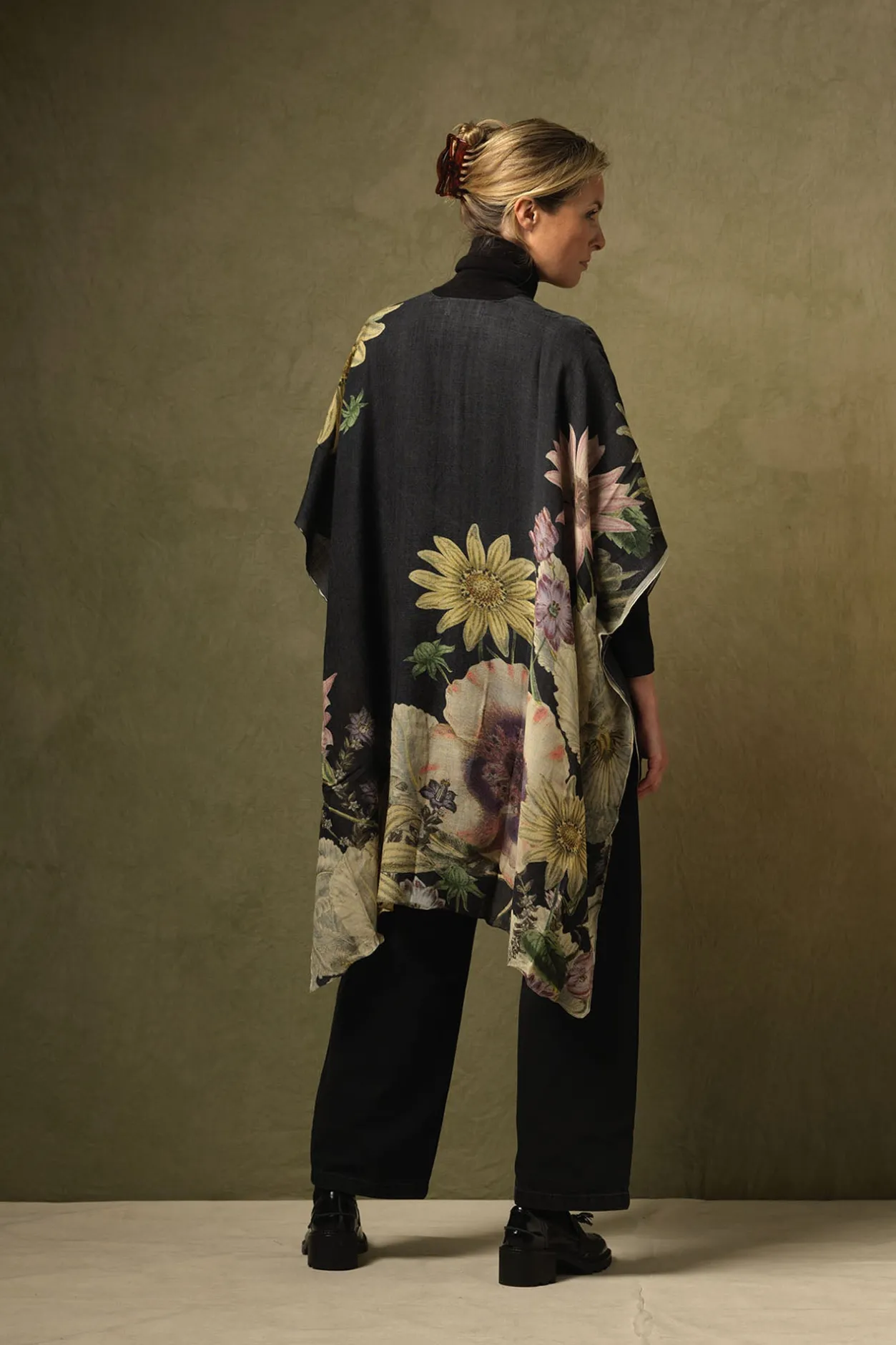 Women One Hundred Stars Daisy Black Wool Throwover