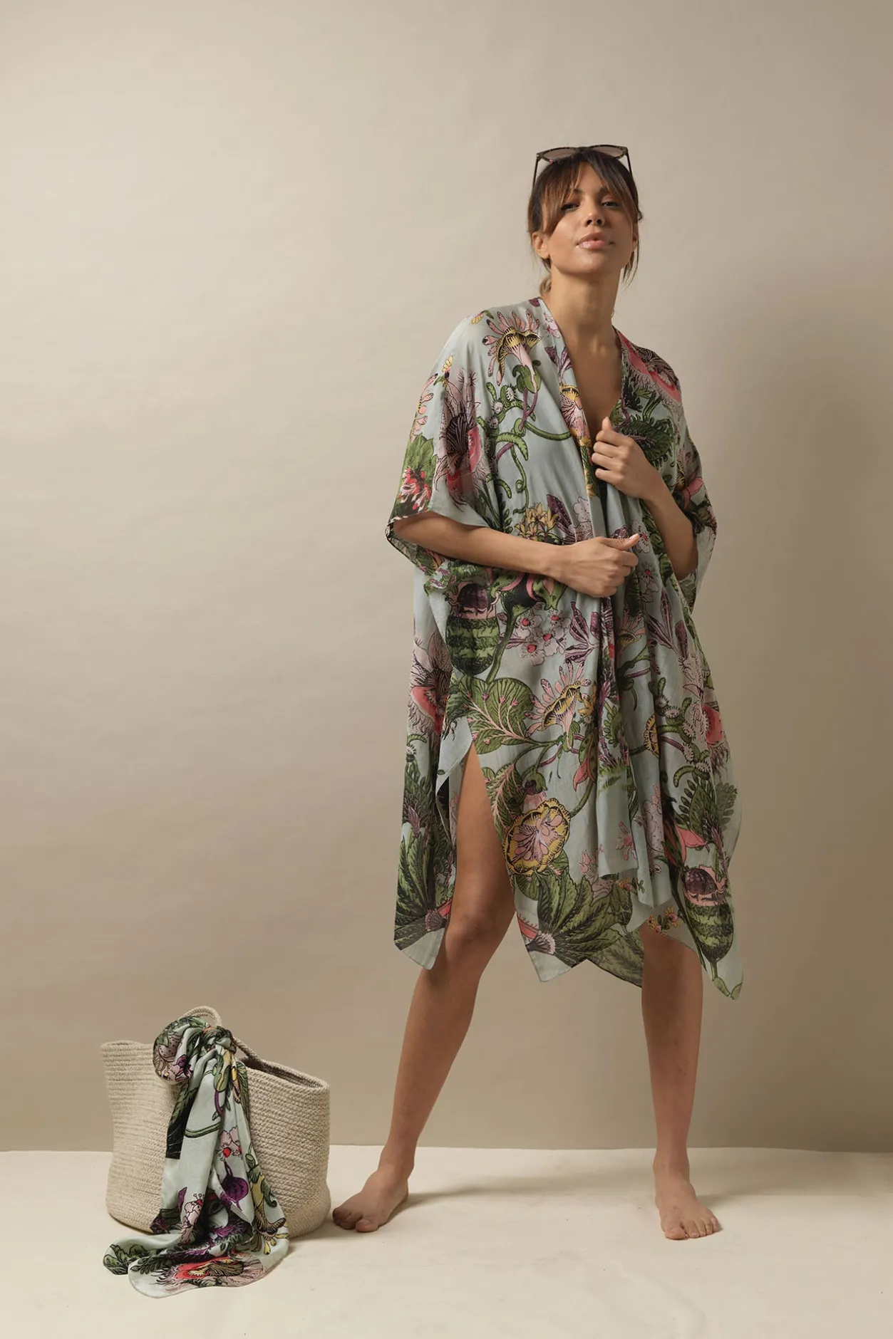 Women One Hundred Stars Eccentric Blooms Putty Throwover