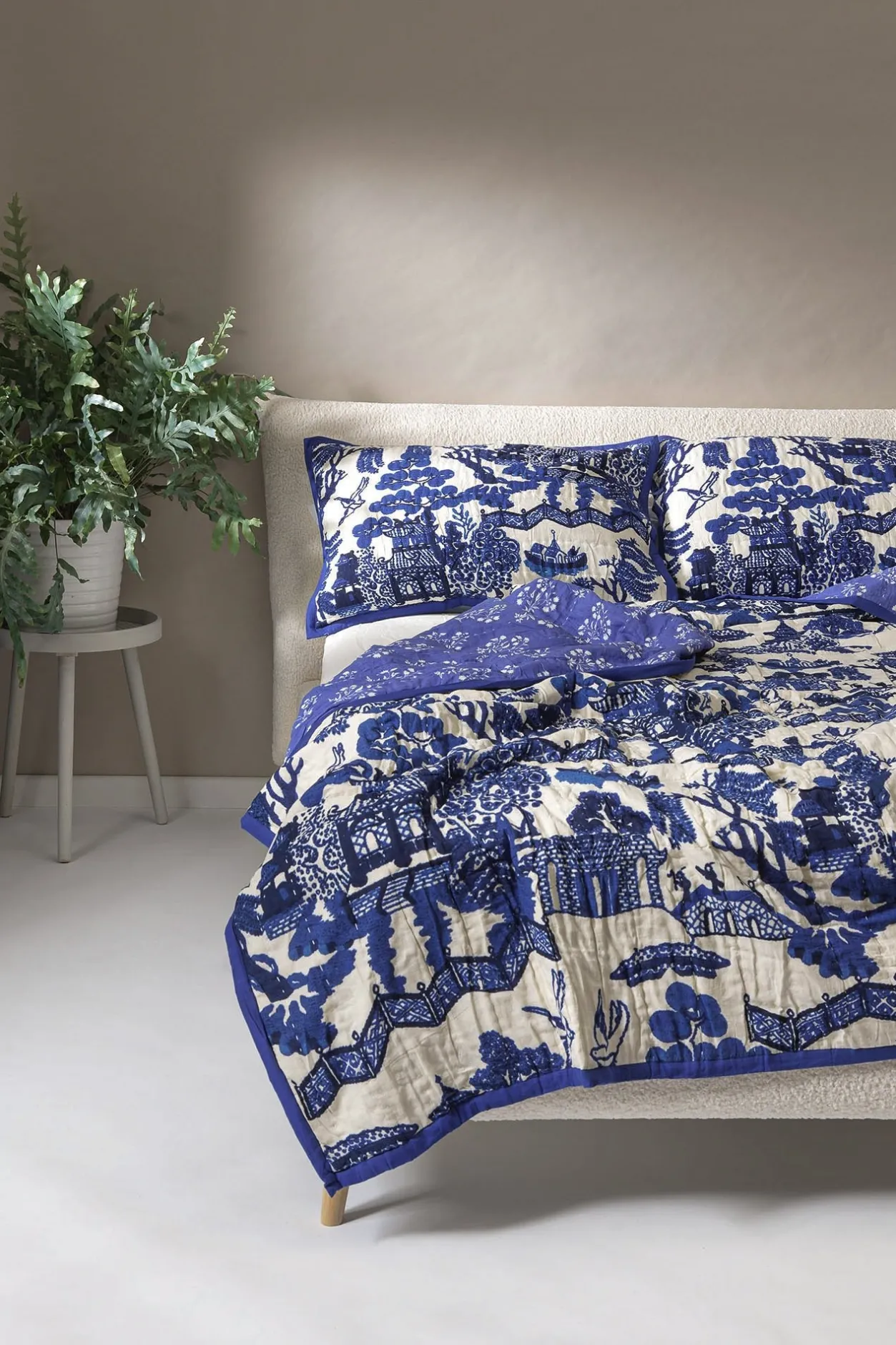 One Hundred Stars Giant Willow Blue Bedspread
