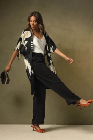 Women One Hundred Stars Stork Black Midi Kimono